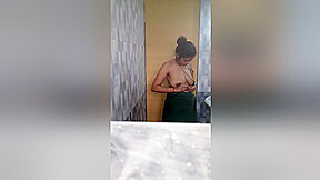 Today Exclusive-super Hot Desi Bhabhi Bathing Capture By 1