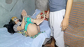 Nokrani Chori Kr Rhi Thi Malik Ne Pakad Kr Jabardasti Choda